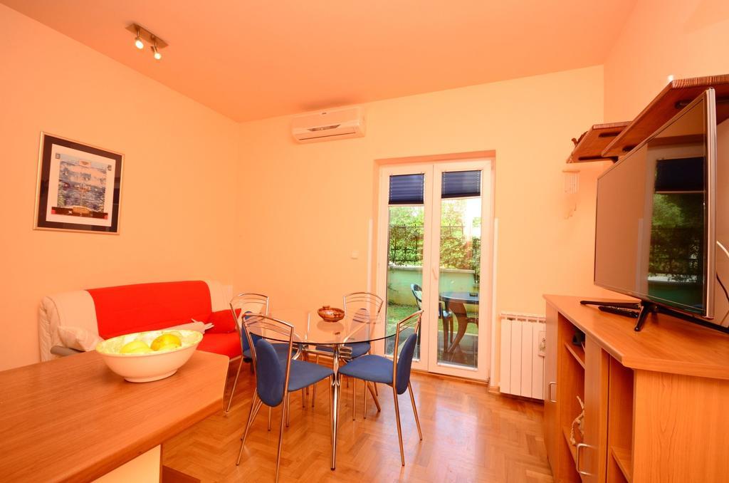 Apartment Blazenka プーラ エクステリア 写真